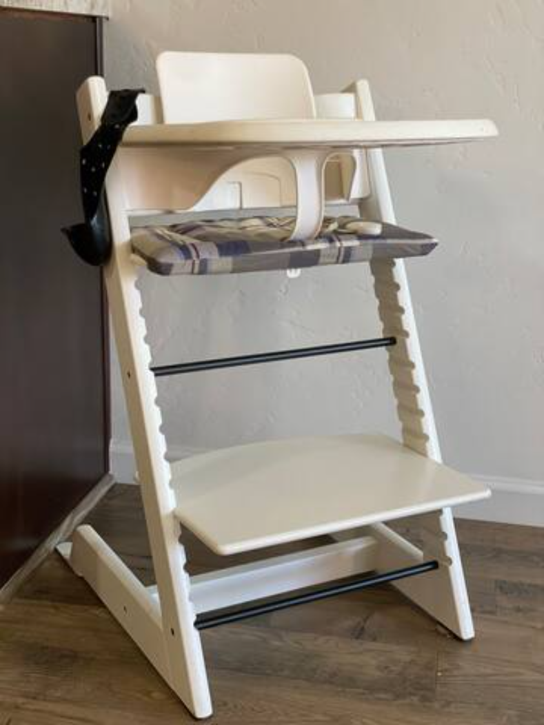 High chair for family-ready dining