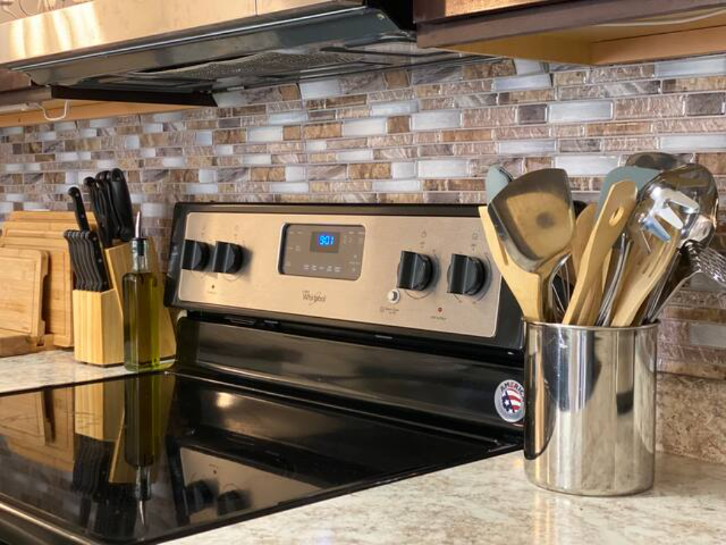 Fully equipped kitchen with range
