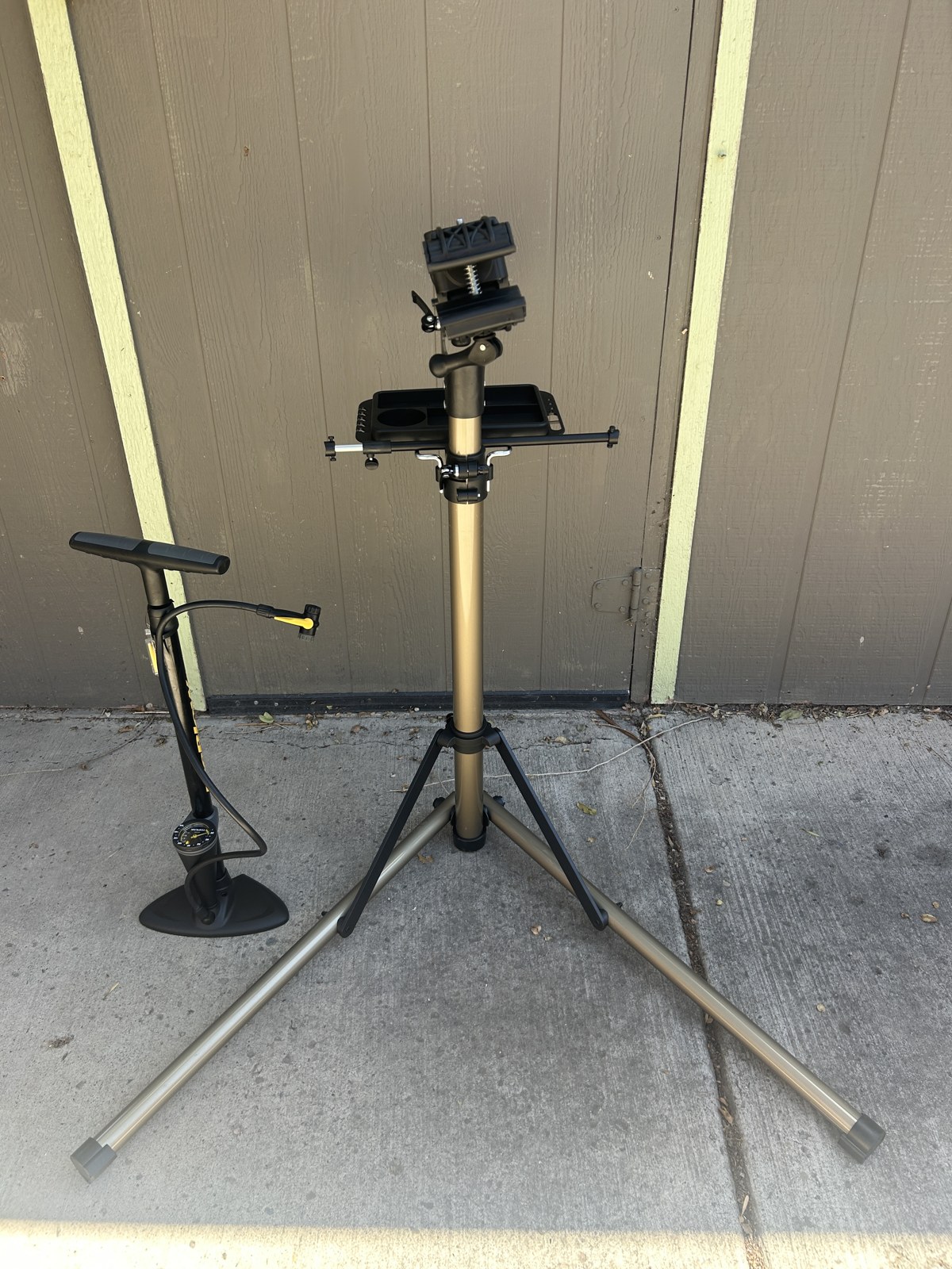 CXWXC bike repair stand and Topeak JoeBlow Max HP floor pump available for guest use
